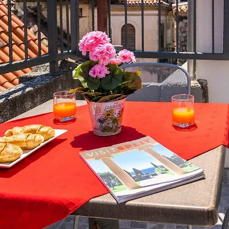 Rooftop View In The Palace Walls Appartement Split